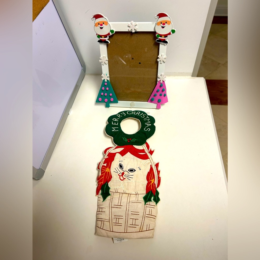Christmas wooden picture frame bundle 
🎄 🎅 and Cloth Cat holder
